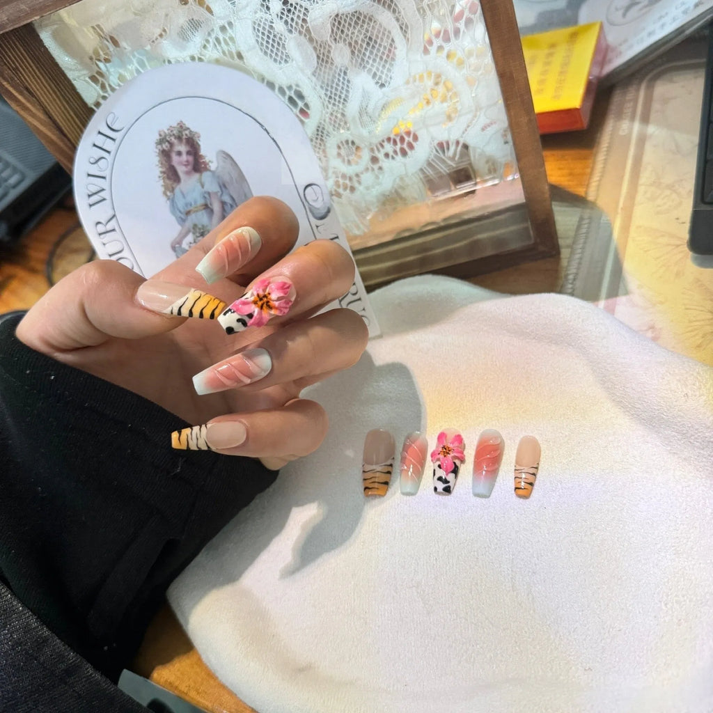 Zebra pattern nail art set with hand-carved lilies, floral and leopard prints in sizes XS, S, M, L.