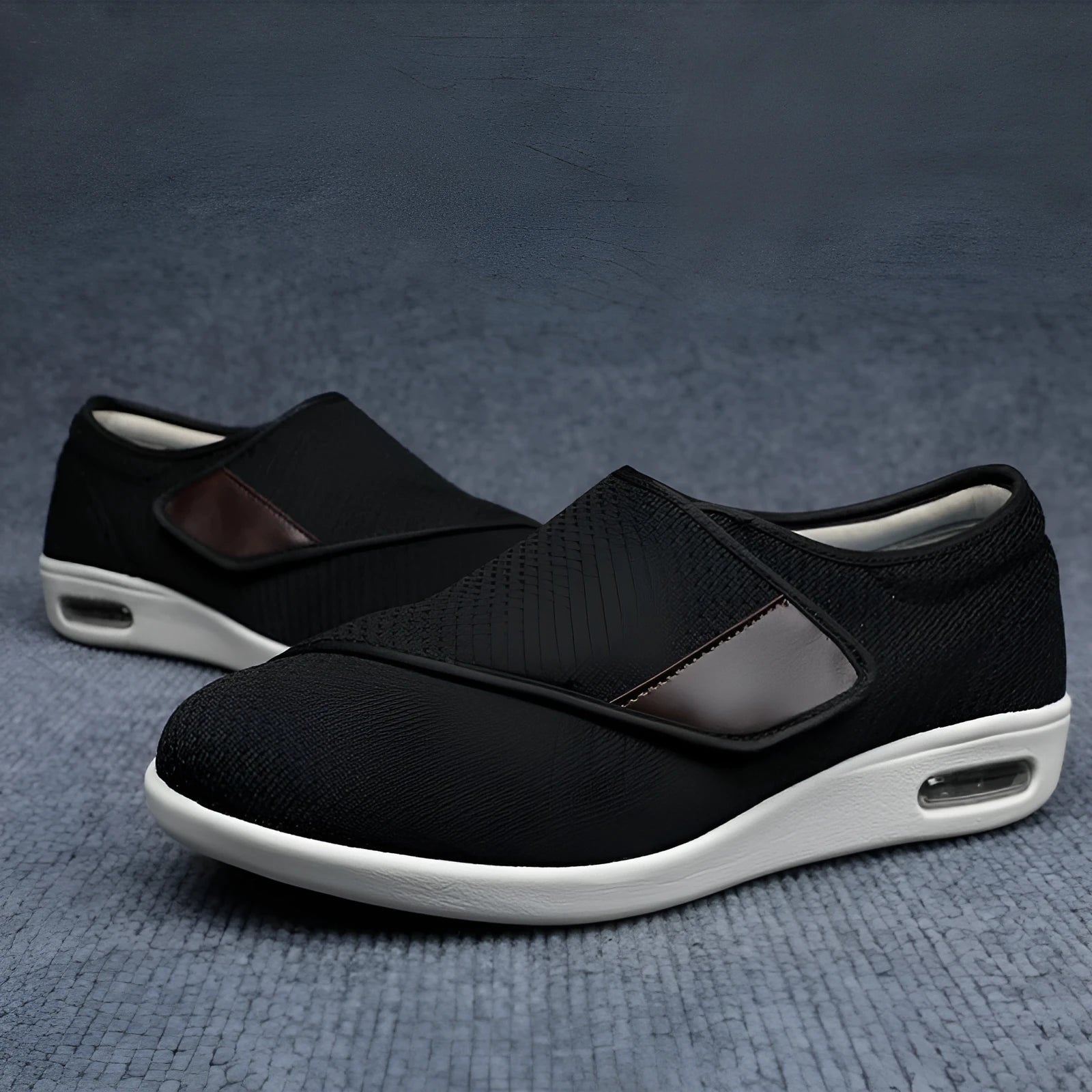 Beige widening leisure shoes with Velcro fastening and a round toe