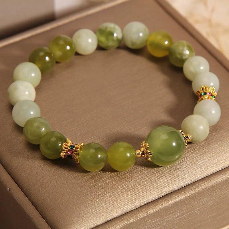 Women's bracelet in Xiuyan jade green colour with original light luxury sweet Mori style design