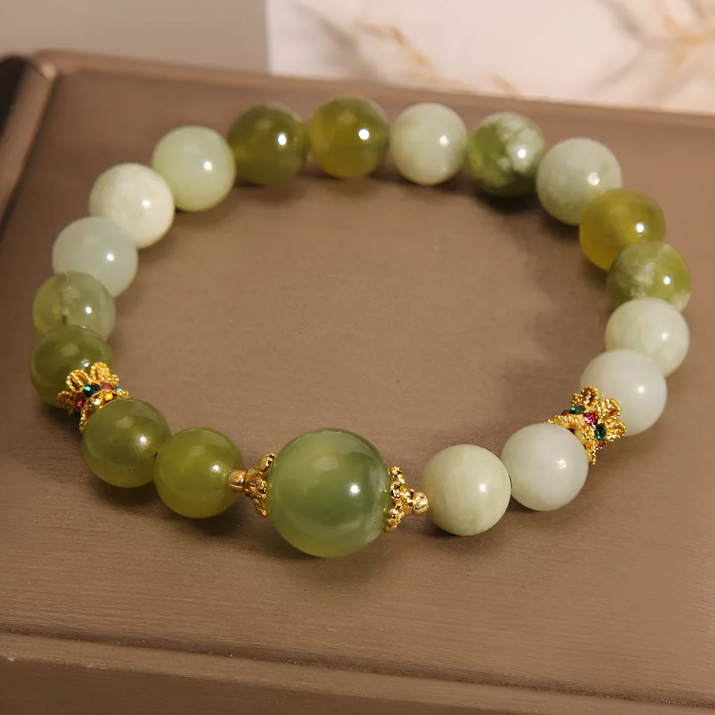 Women's bracelet in Xiuyan jade green colour with original light luxury sweet Mori style design