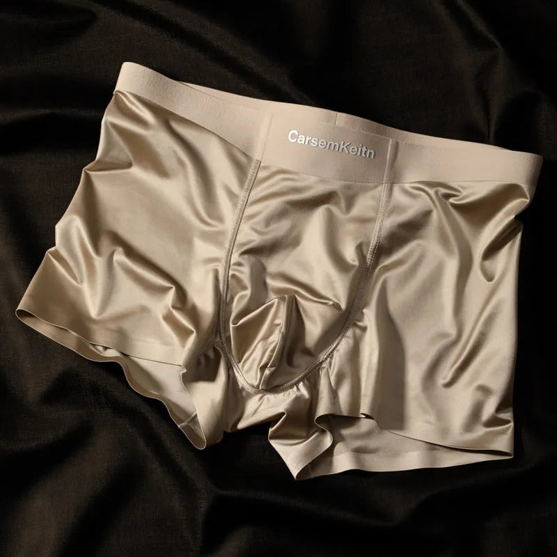 Men's colourblock Ice Silk seamless underwear in veil white on a grey background
