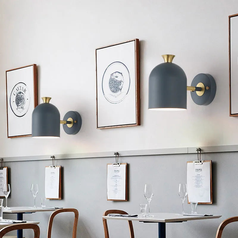 Single-head wall lamp with mirror front in aluminium construction, available in four colours