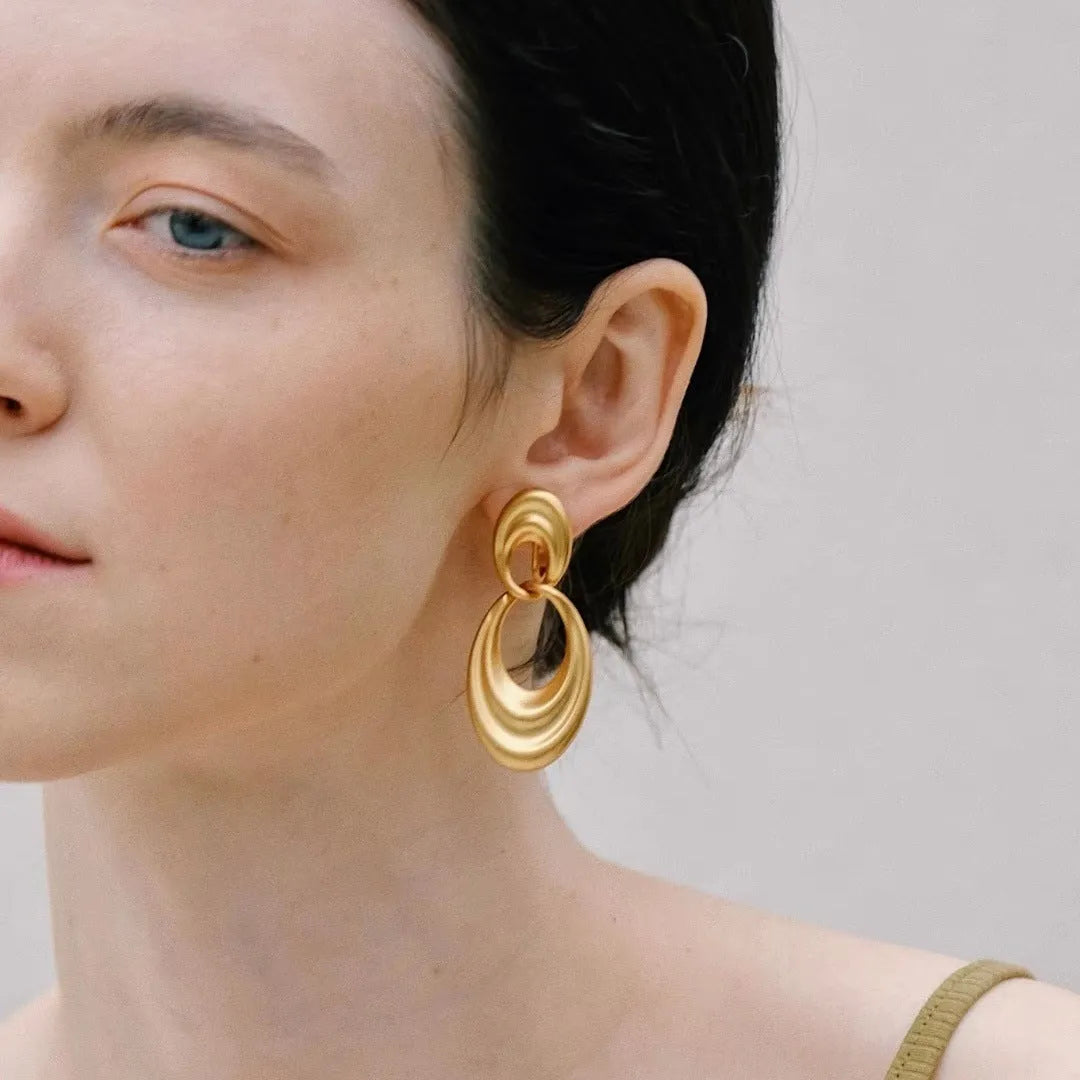 Women's double circle earrings in quicksand colour with French retro styling and copper construction