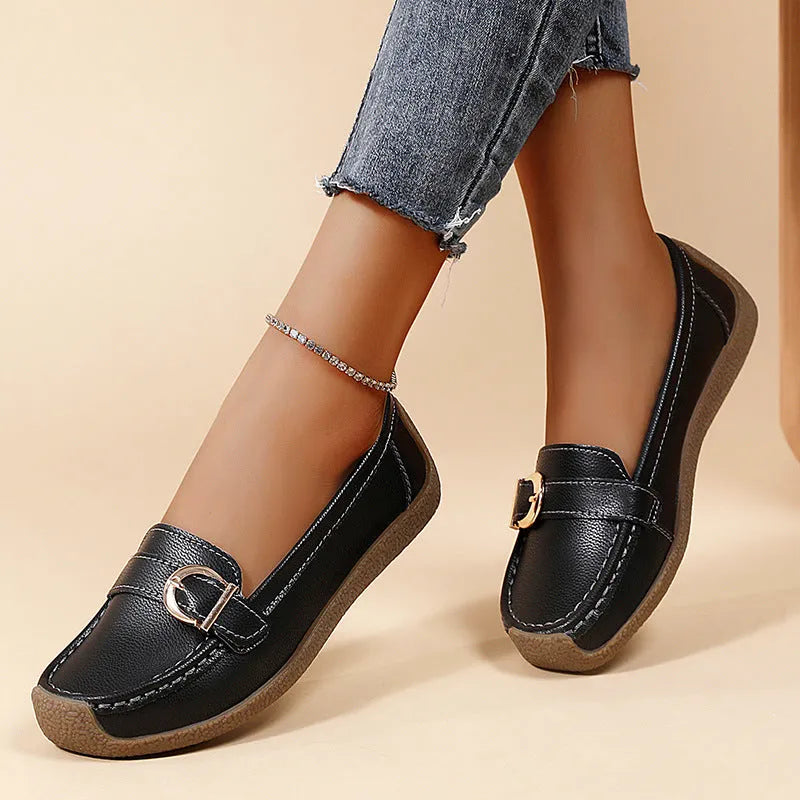 Women's casual loafers with round toe and slip-on design in beige, black, white, light grey and dark blue colours