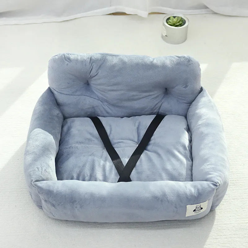 Car-mounted cloth dog travel nest in blue plaid or grey colours, dimensions 40x30x30cm or 55x40x30cm