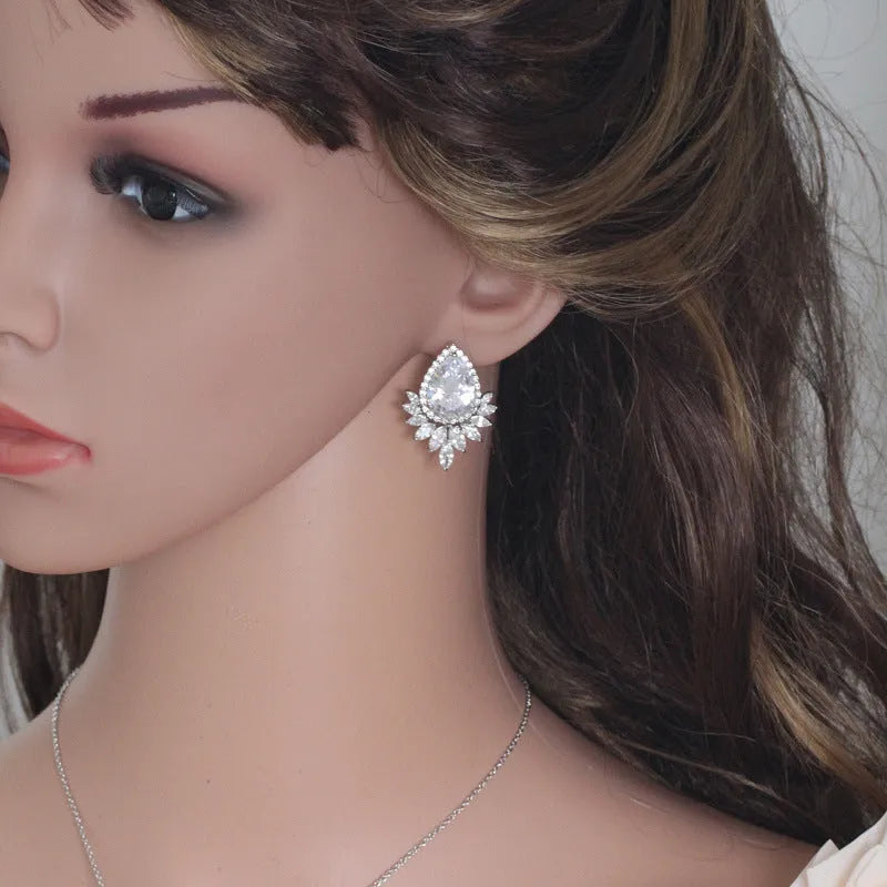 AAA jewellery chain set for bridal banquets in blue, red and white colour options