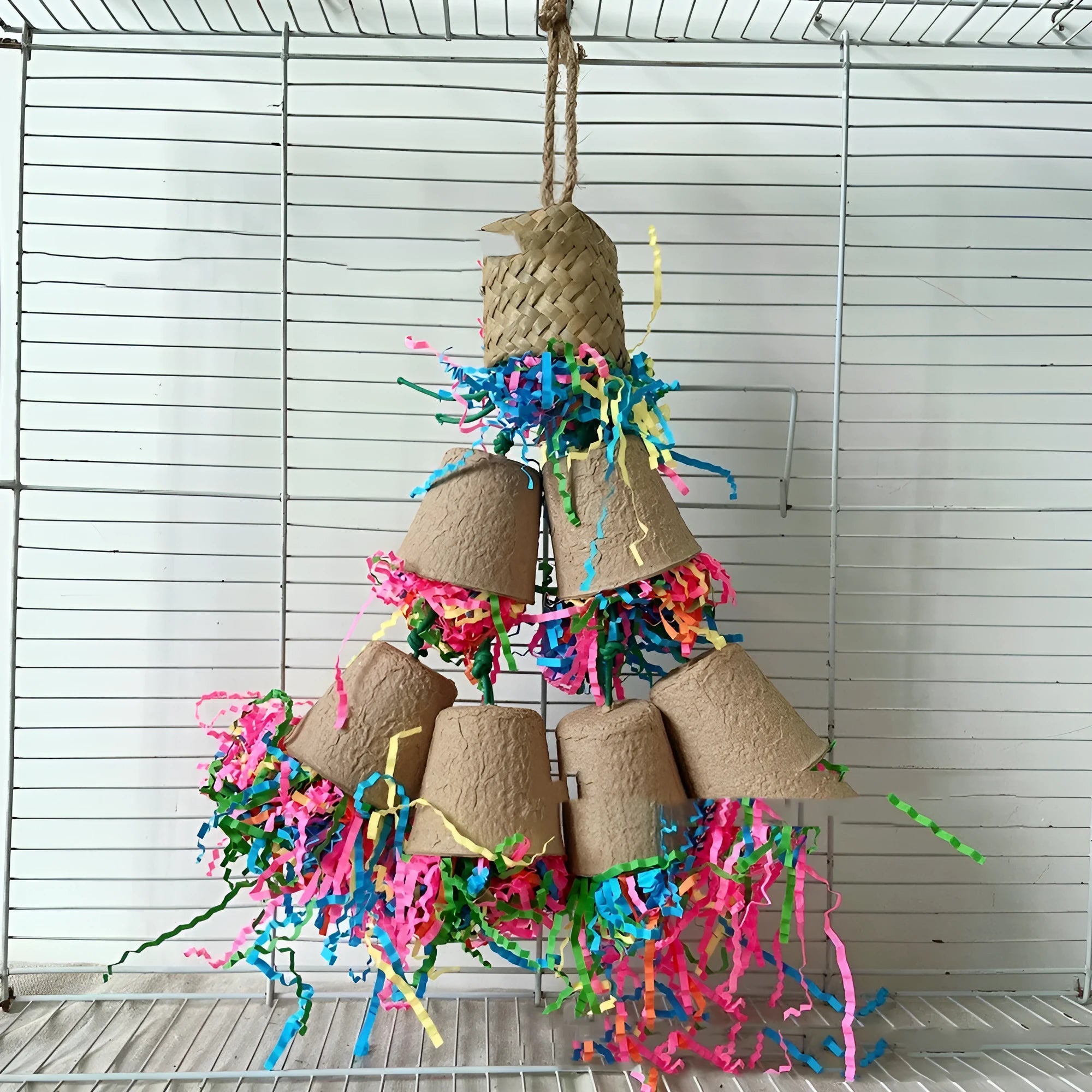 Parrot paper cup palm weaving gnawing toy hanging from a loop, length 38cm.