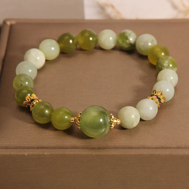 Women's bracelet in Xiuyan jade green colour with original light luxury sweet Mori style design