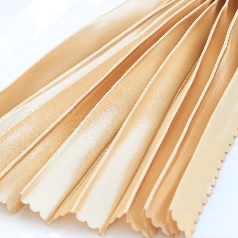 Auto retractable car sunshade curtain in thick opaque fabric with roller shutter suspension