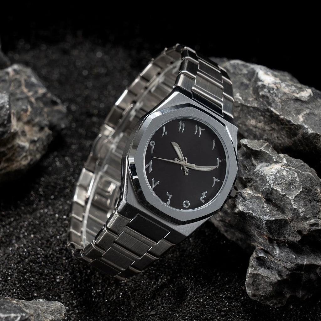 Men's business quartz watch with stainless steel bracelet showing 10mm thickness