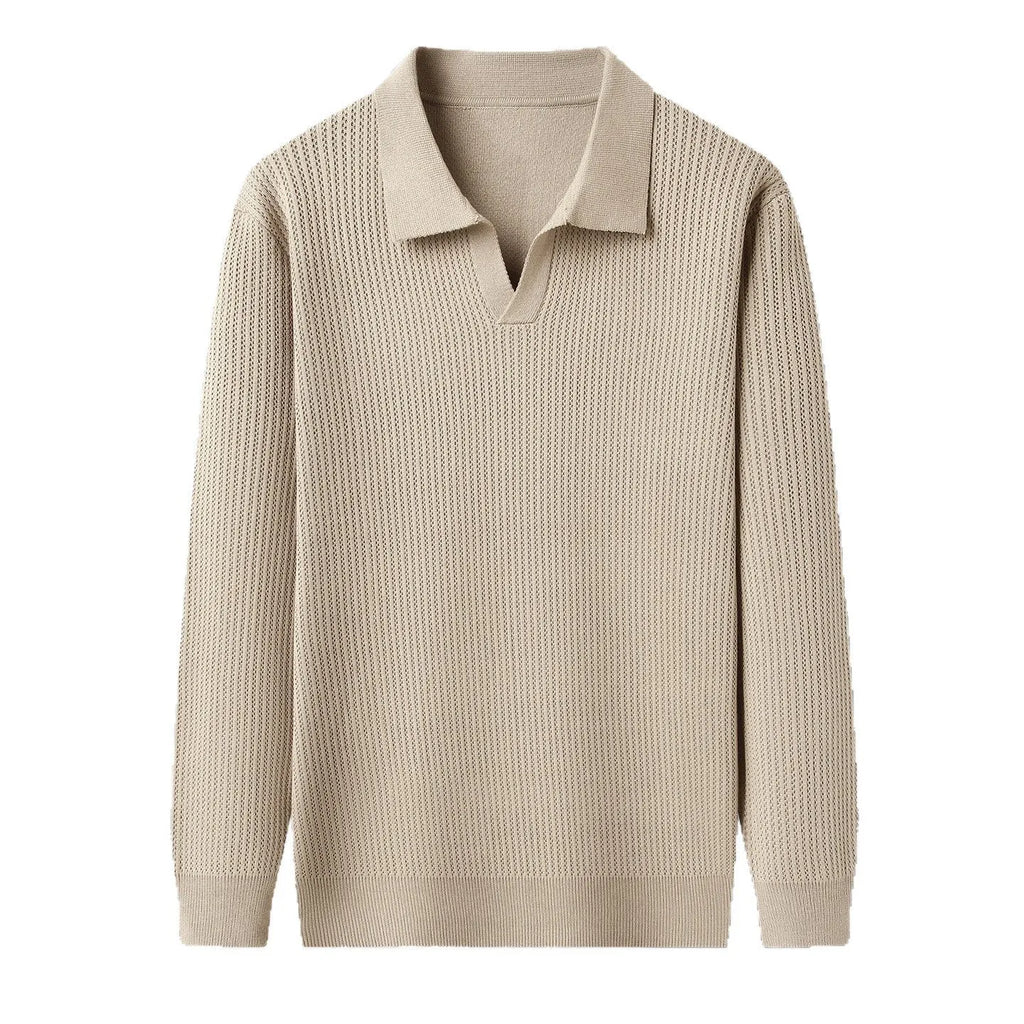 Man wearing a loose-fit camel coloured pullover sweater, casual autumn style