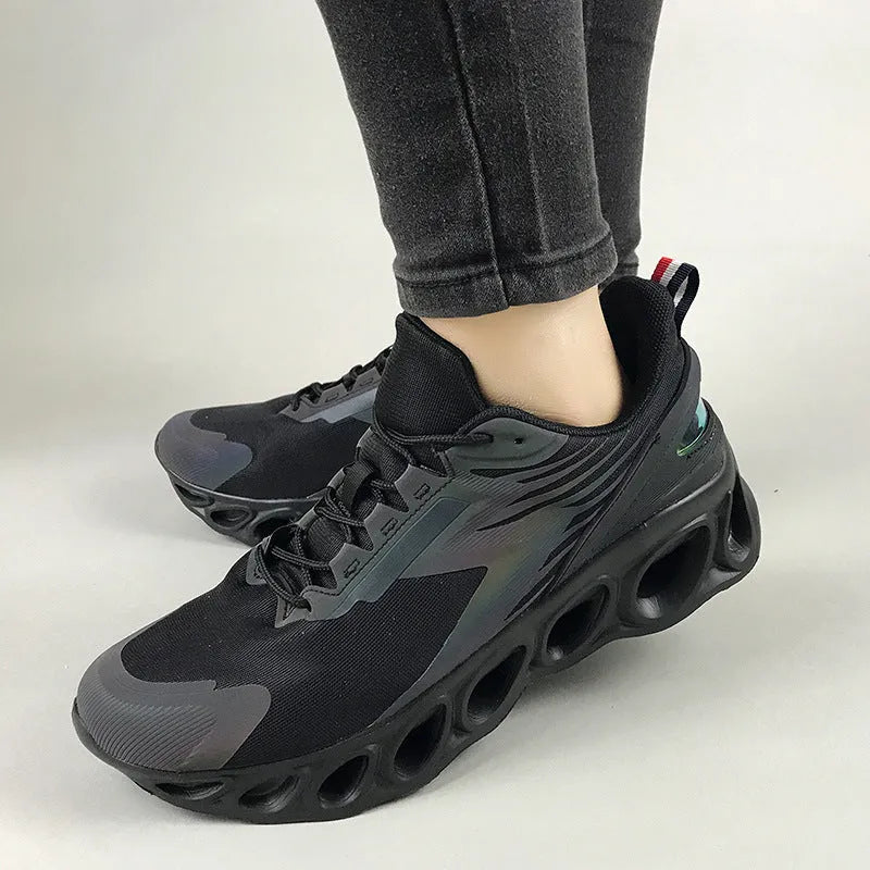 Men's breathable mesh sports shoes in three colours with lace-up front and EVA sole