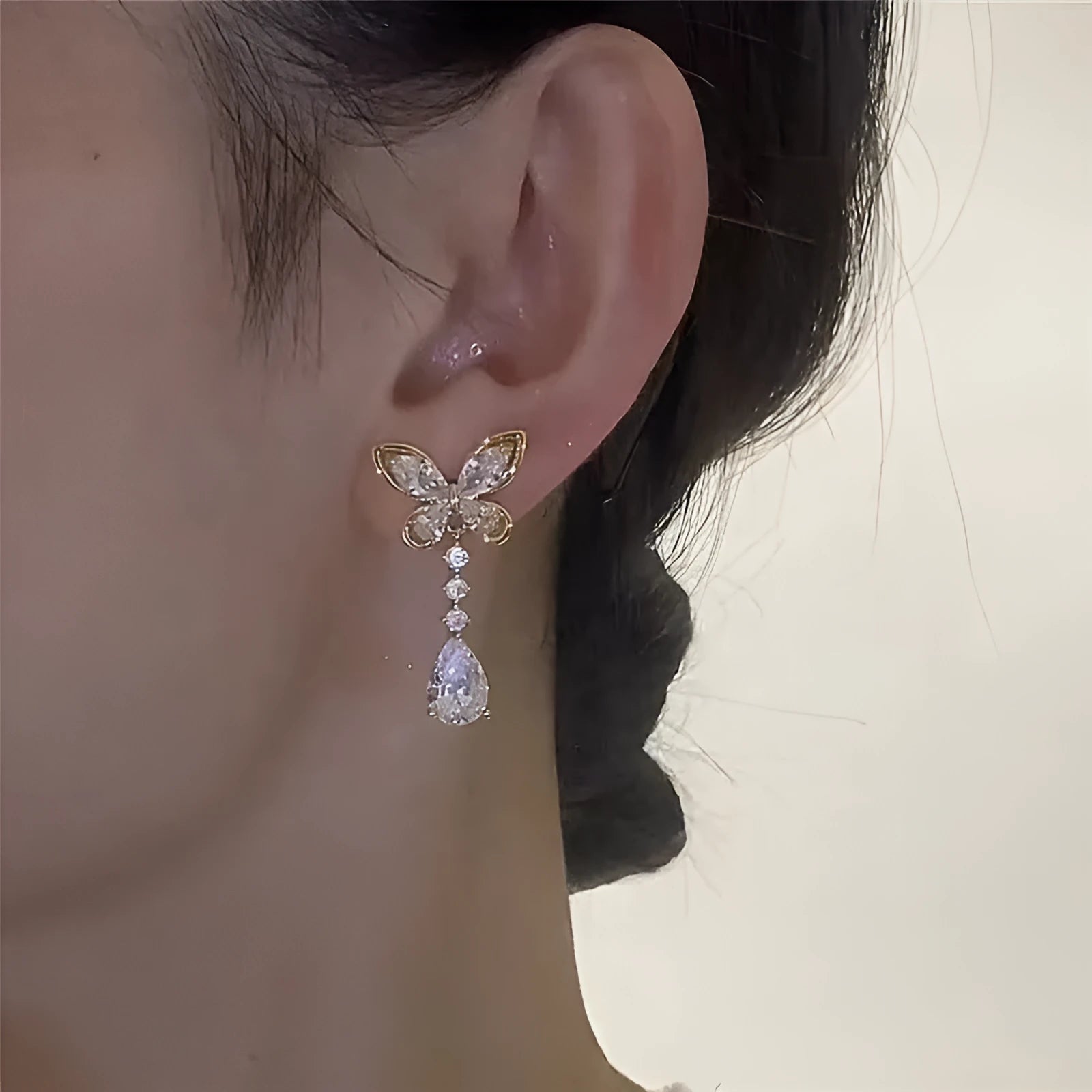 Bow-shaped stud earrings with platinum electroplated finish on zinc alloy for women's jewellery