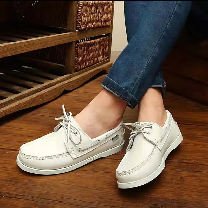 Men's British-style casual shoe with artificial PU upper, flat heel and round toe in solid colour.