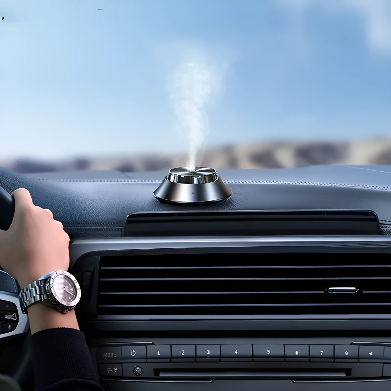 Butterfly-shaped metal car aromatherapy air purifier with USB port and 50ml essential oil bottle
