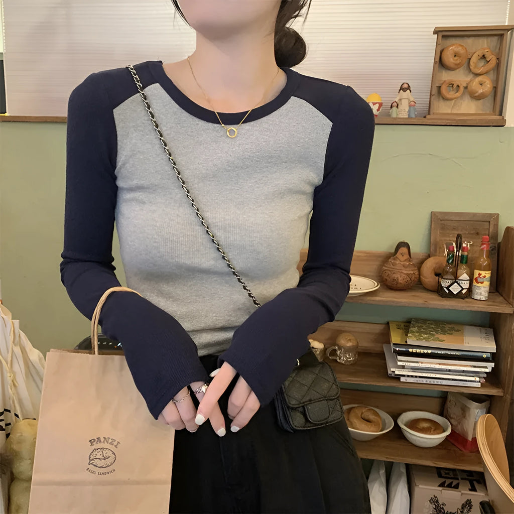 Women's oversized viscose top with long princess sleeves and embroidery in dark blue, black, or green