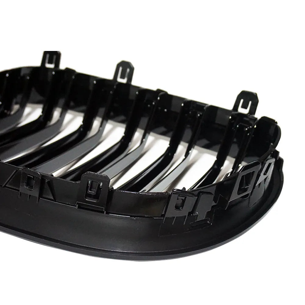 Pair of ABS carbon fibre texture front grilles for BMW 5-Series E39 E60 E66 models.
