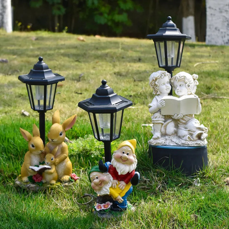 Solar garden lamp with resin figurine in American country style design