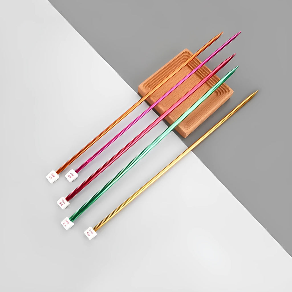 Complete set of aluminium crochet hooks in sizes 2.0mm to 10.0mm with protective caps