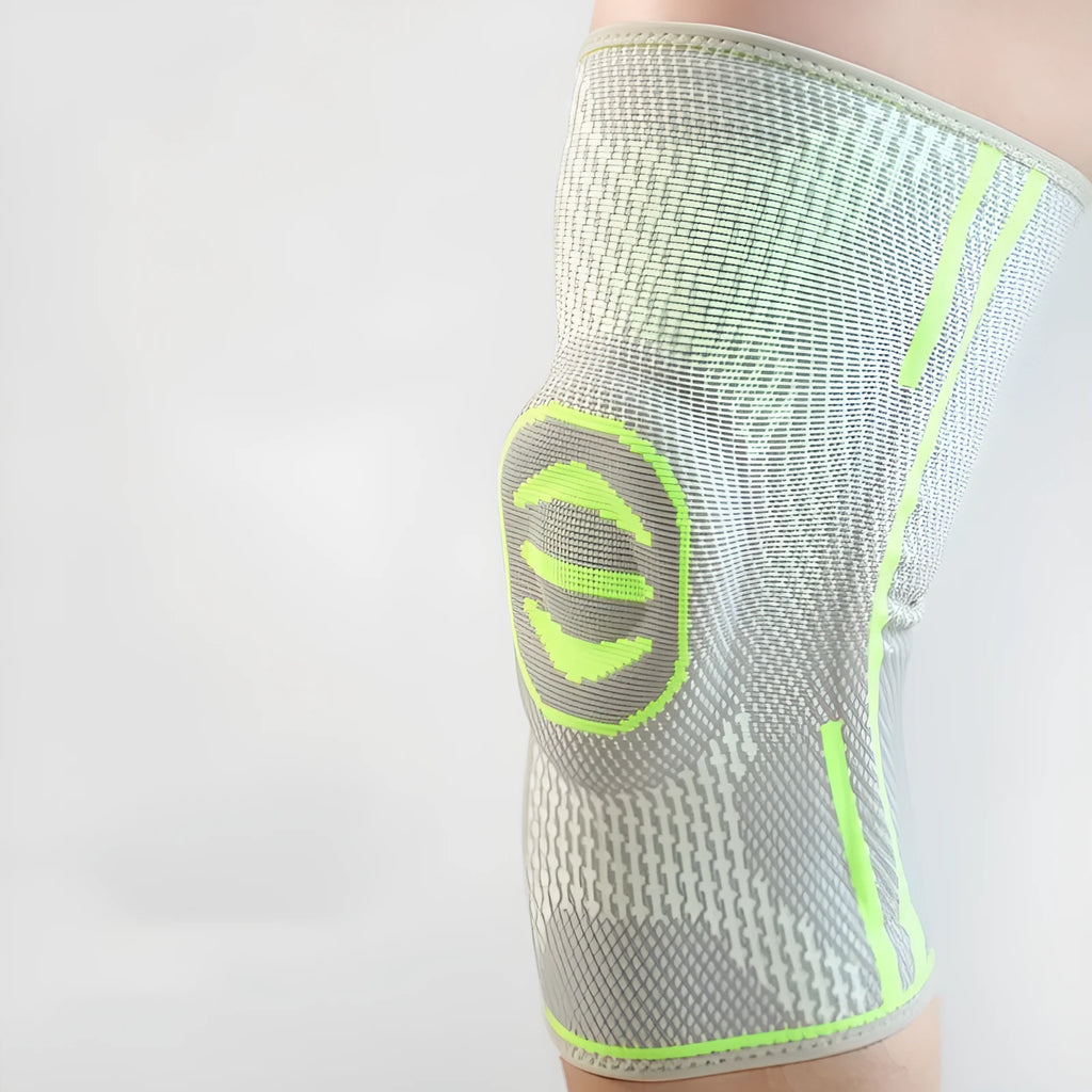Cotton mountaineering knee pads in green colour with kneecap protective design