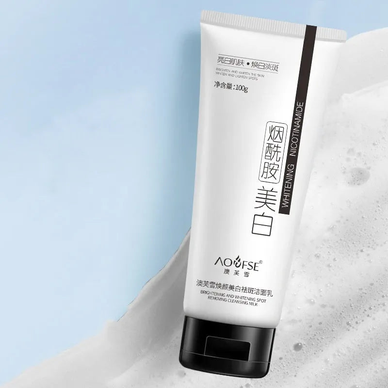 White 100ml whitening and freckle removing facial cleanser bottle for universal use by men and women