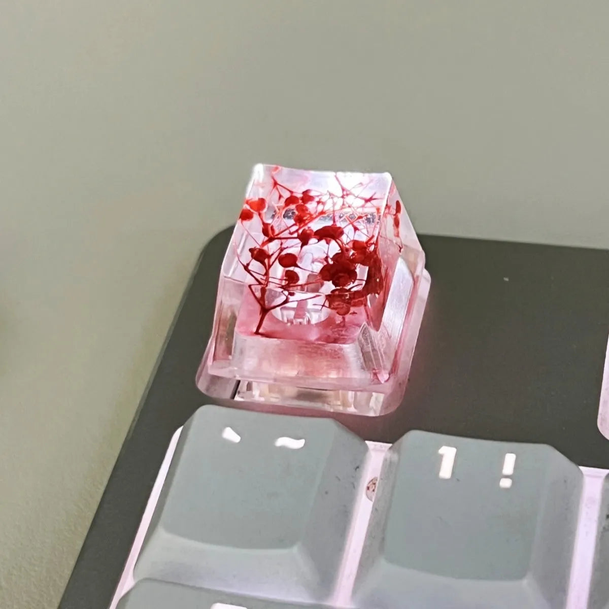 A high-transparency resin mechanical keyboard keycap with a starry sky design, shown in a choice of colours.