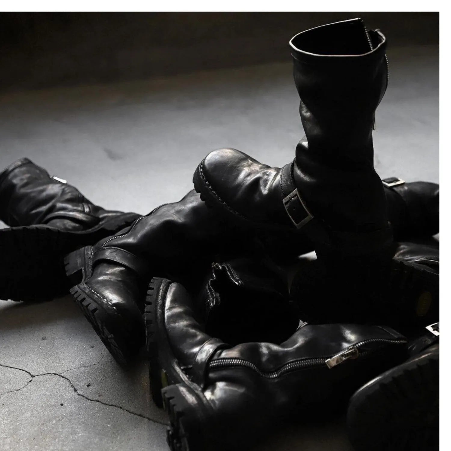 Men's black retro-style Martin boots with a side zip and round toe