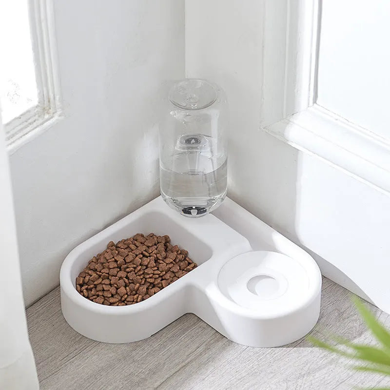 White indoor electric pet water fountain for cats and dogs with food-grade materials