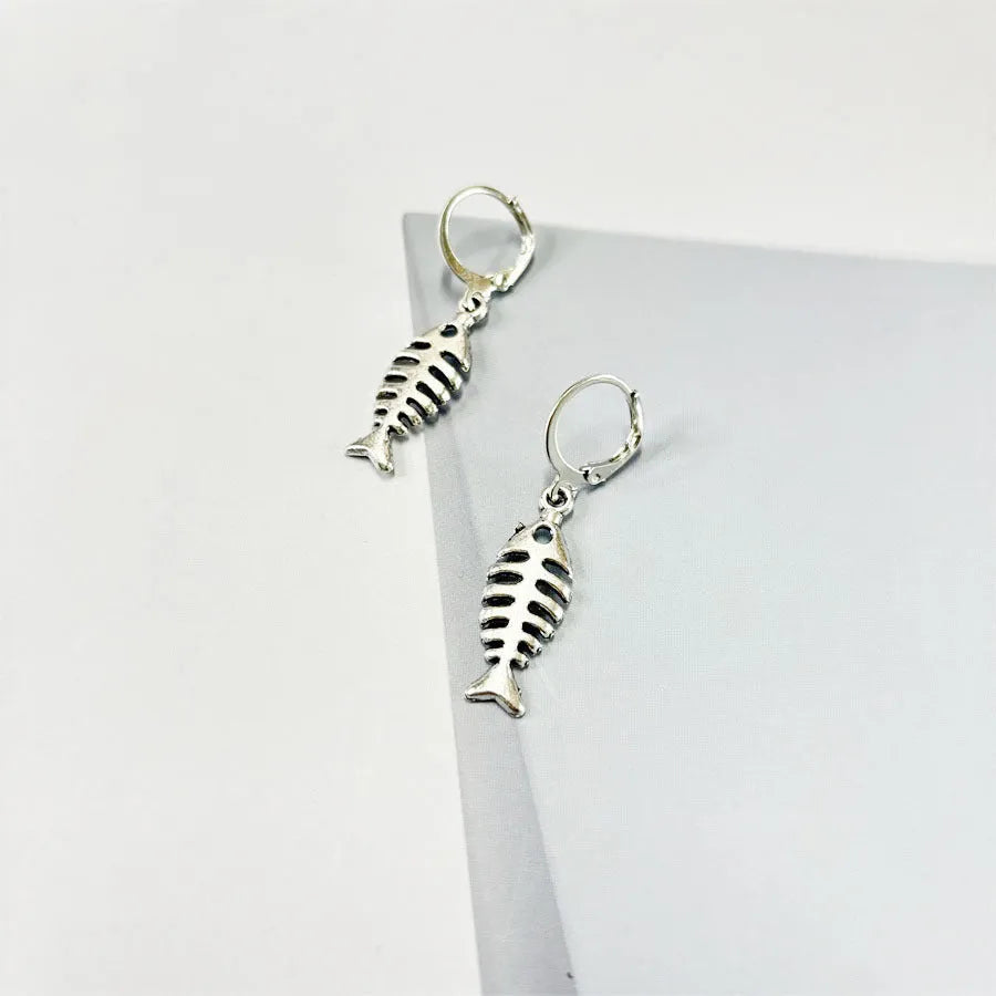 Fishbone motif pendant necklace with matching earrings on adjustable O-shaped alloy chain