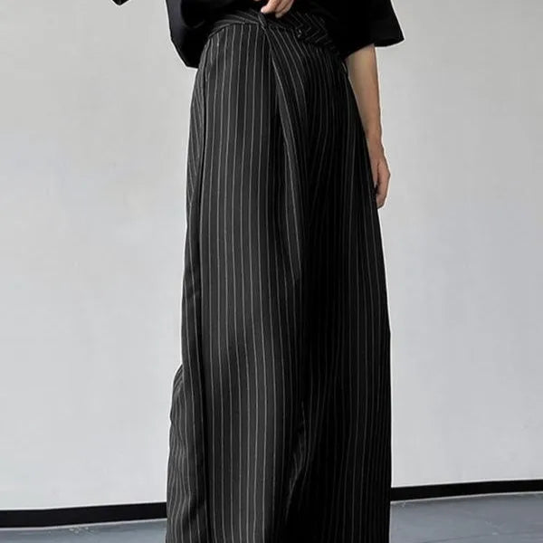 Black men's vertical striped pleated casual trousers with elastic waist