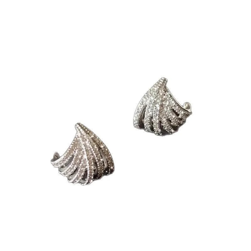 Pair of women's geometric linear earrings with a platinum electroplated finish
