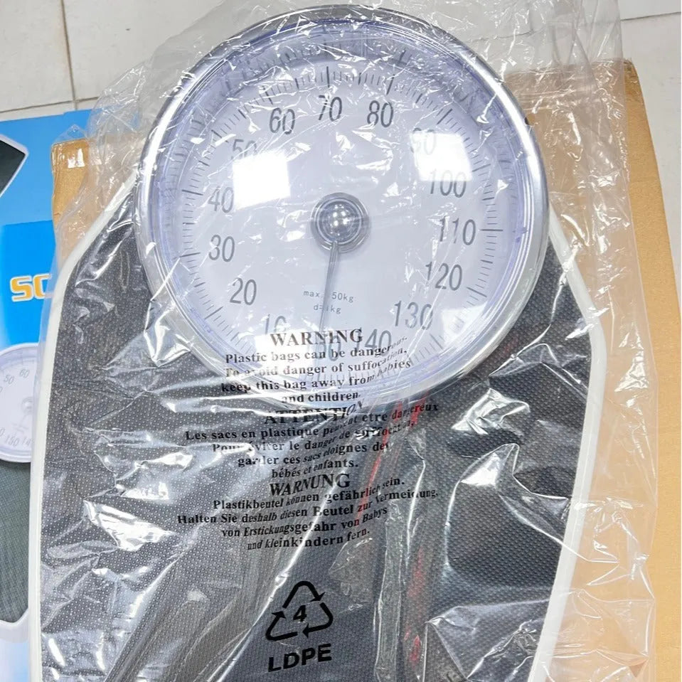 Black mechanical body weight scale with large dial display on 47x35cm platform