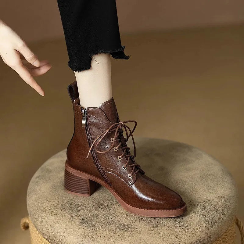 Black women's pointed-toe ankle boots with a PU upper and a 5.5cm heel on a plain background.