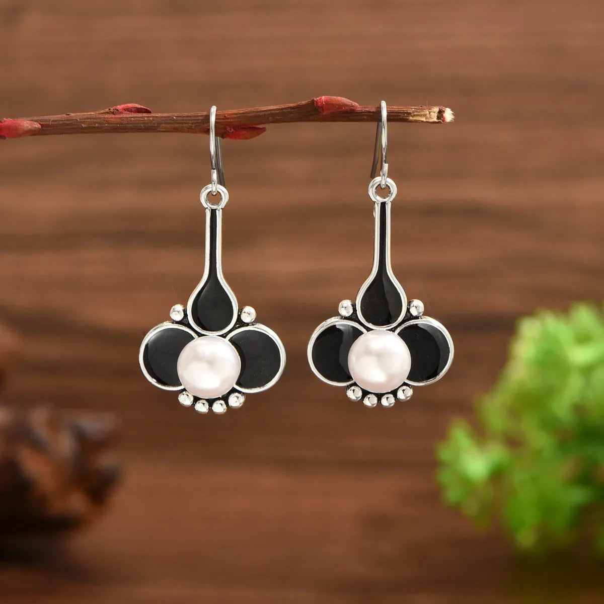 Retro fashion creative women's earrings with silver electroplated finish