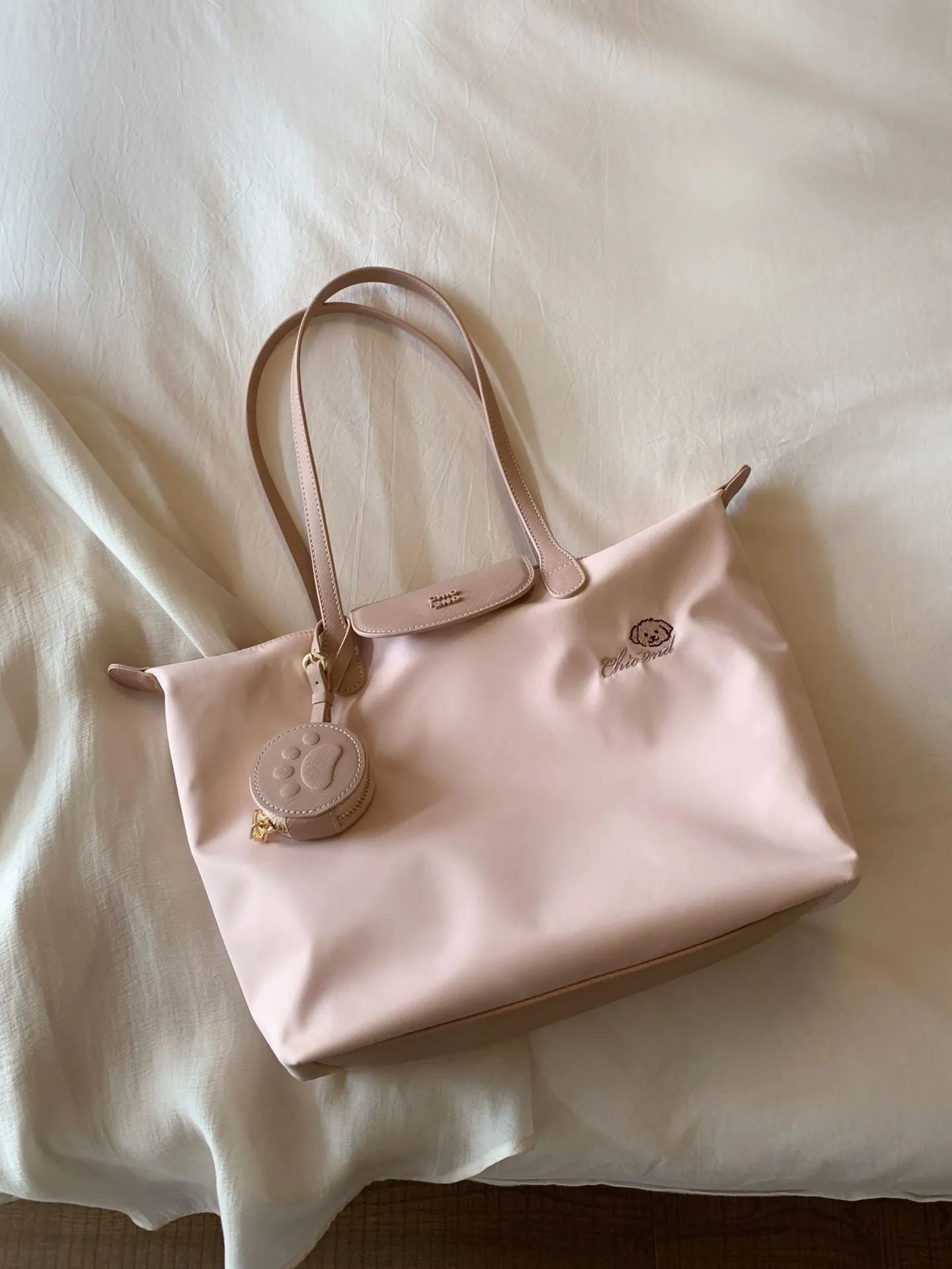 Pink Oxford cloth shoulder bag with horizontal square shape and sandwich pocket design