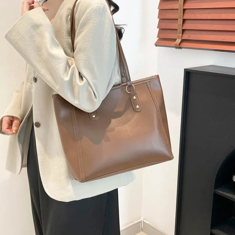 Korean-style black PU leather horizontal square shoulder underarm bag with an outer sandwich pocket.