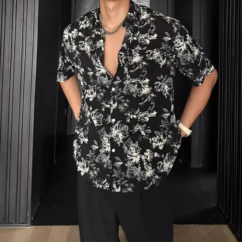Loose casual printed shirt with short sleeves and floral pattern in white or black options