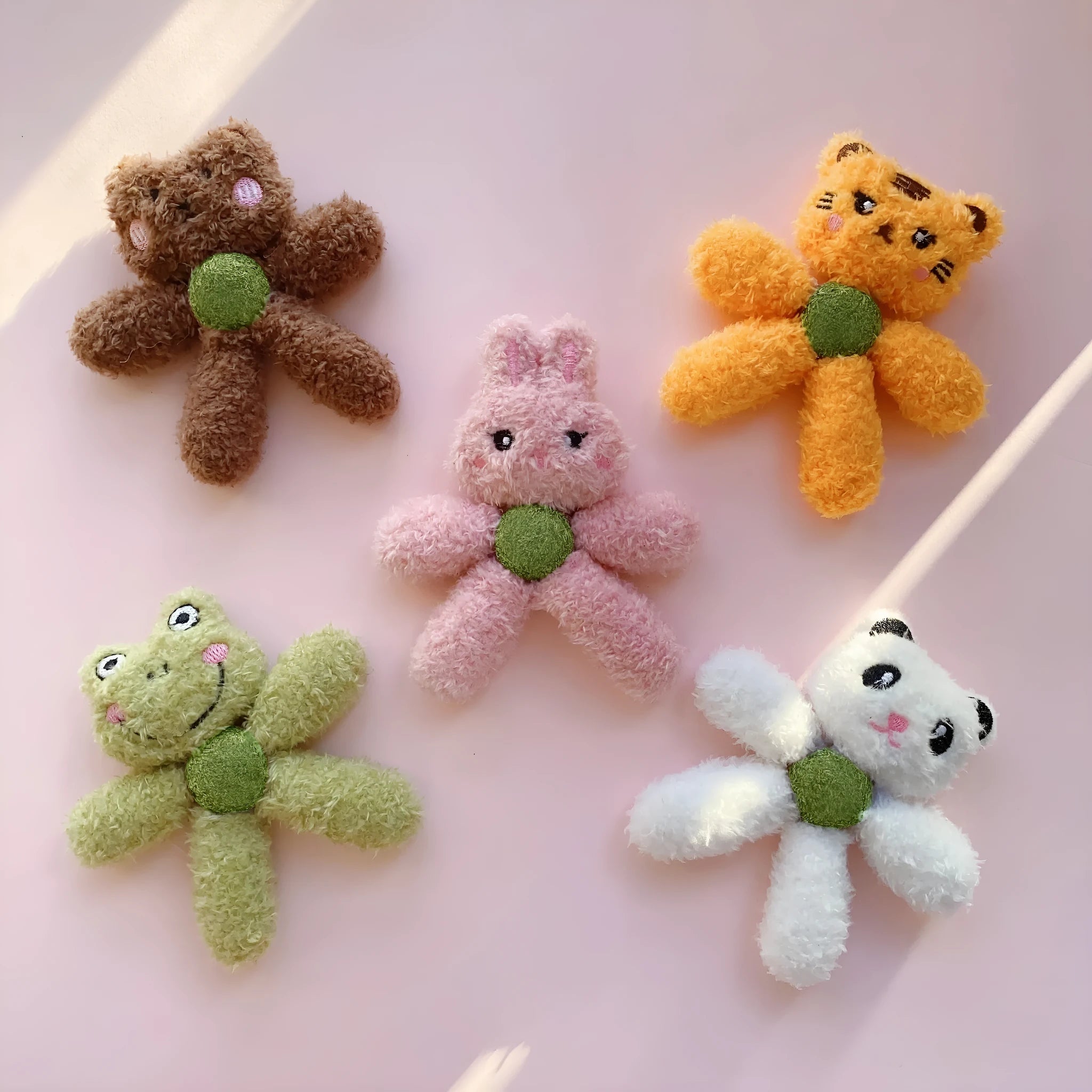 Edible catnip ball chewing toy for kittens in animal designs