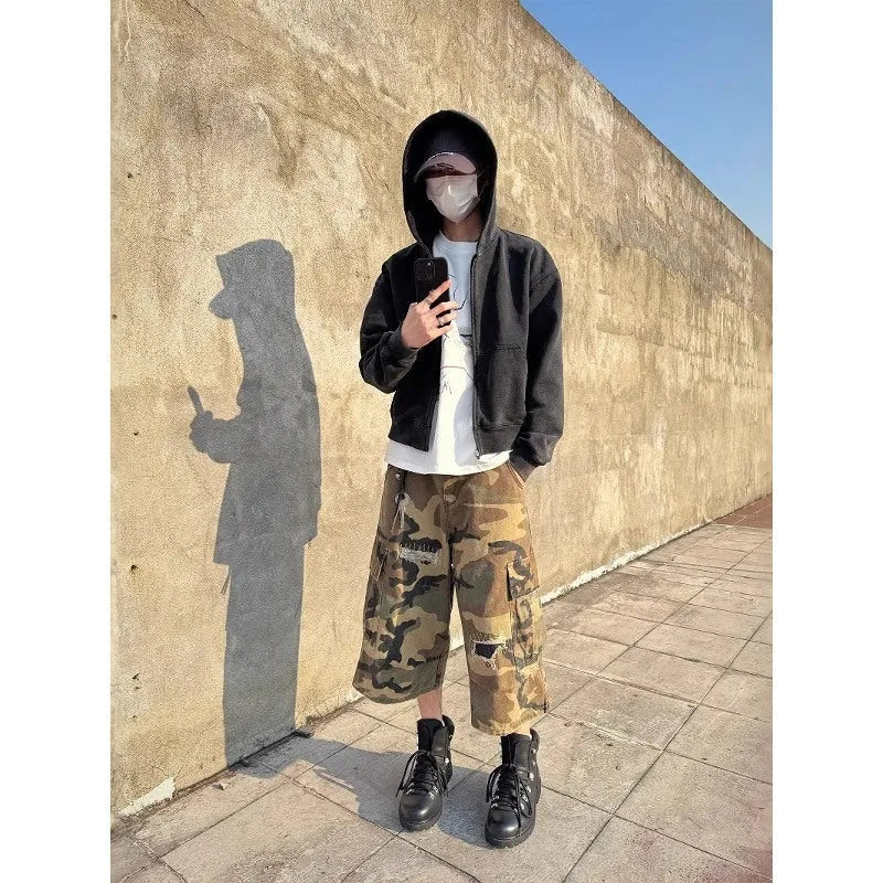 Men's retro patch ripped camouflage cropped jeans in loose casual straight leg style