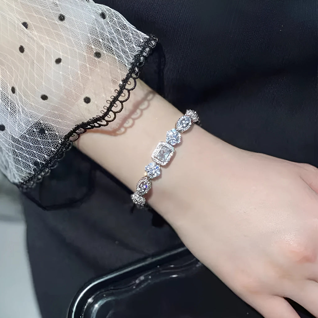 Women's S925 sterling silver-plated bracelet with zircon stones in geometry design