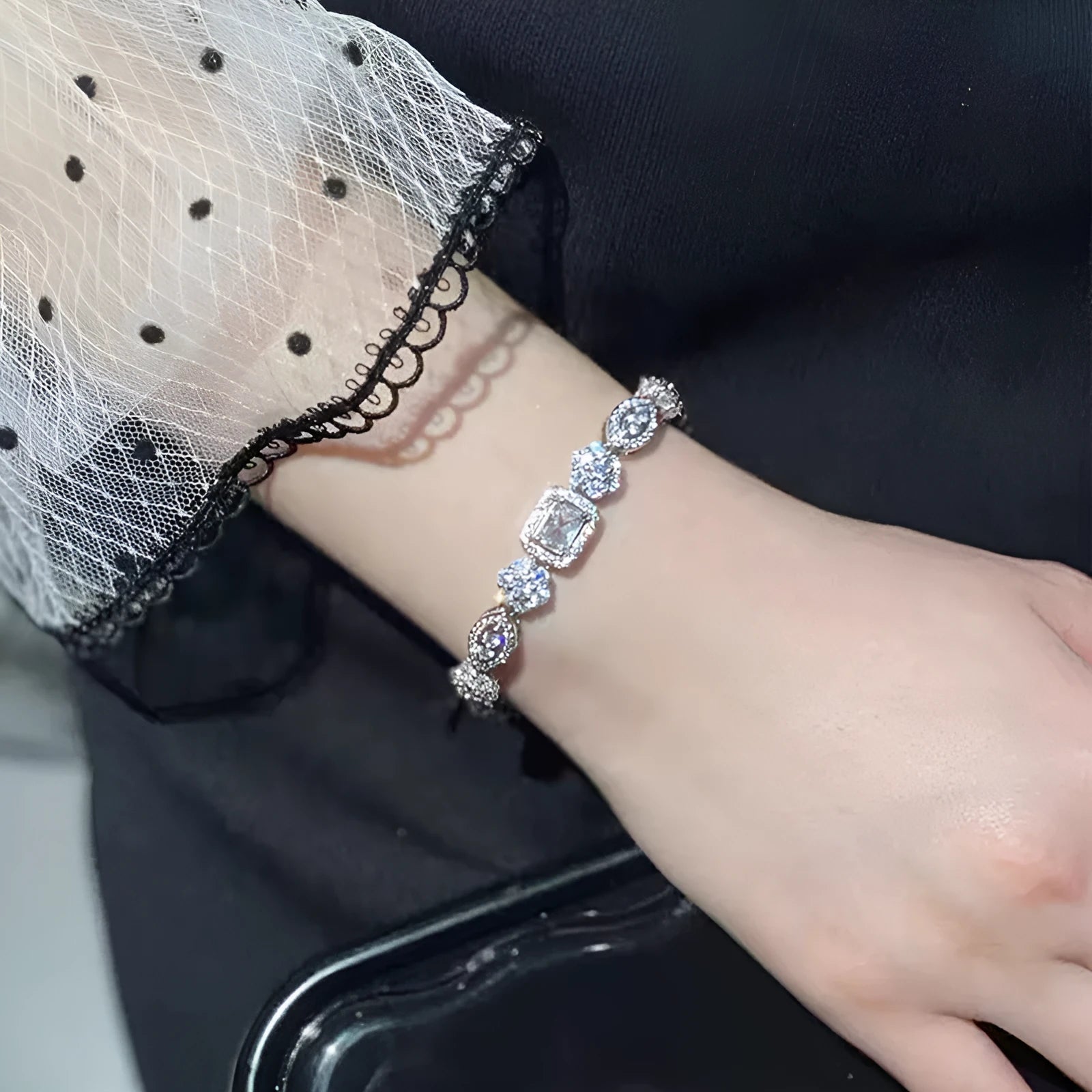 Women's S925 sterling silver-plated bracelet with zircon stones in geometry design