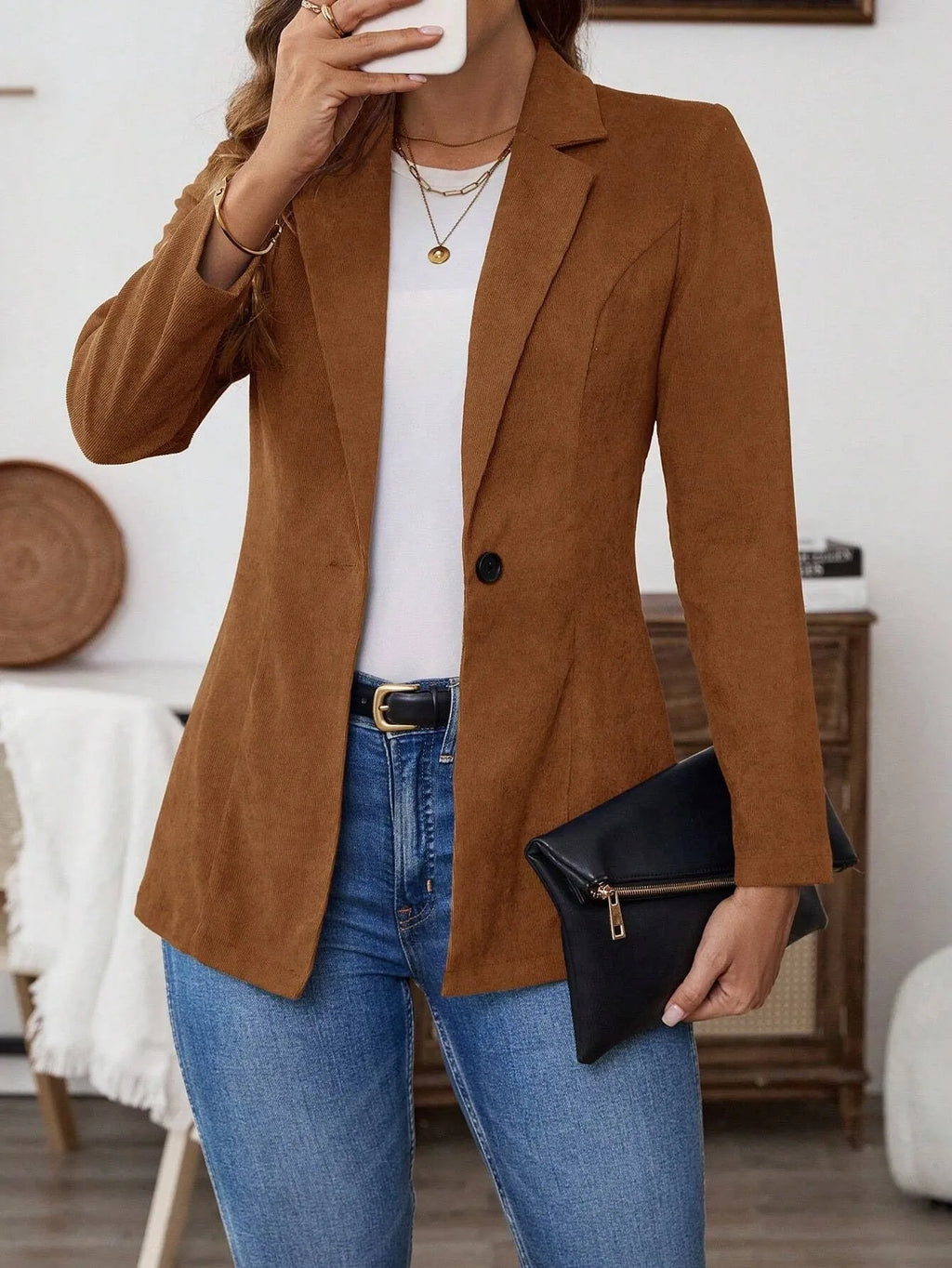 Brown men's single-breasted casual blazer with lapel collar and long sleeves on a hanger.