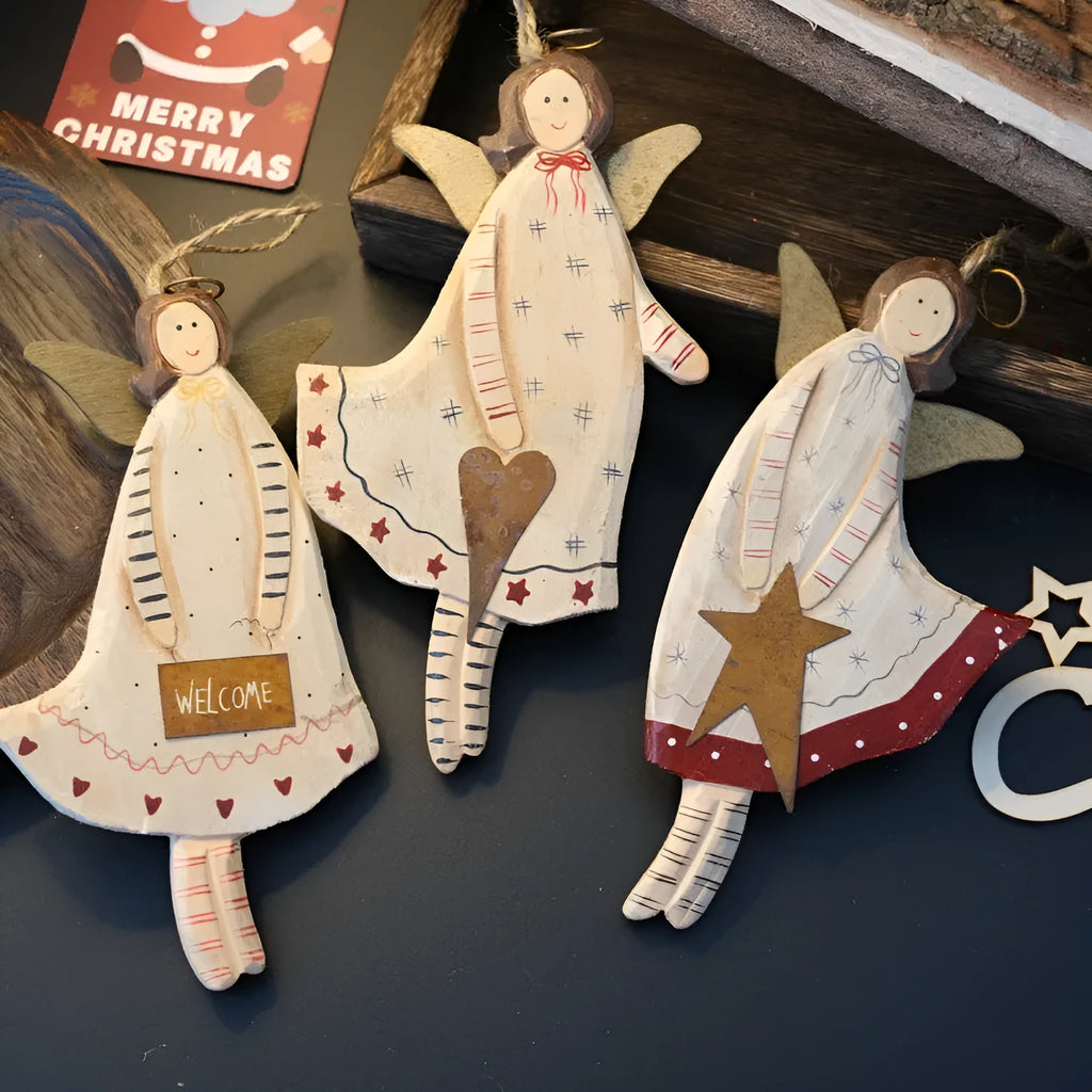 Hand-painted wooden door pendant with carved love heart design in American country style.