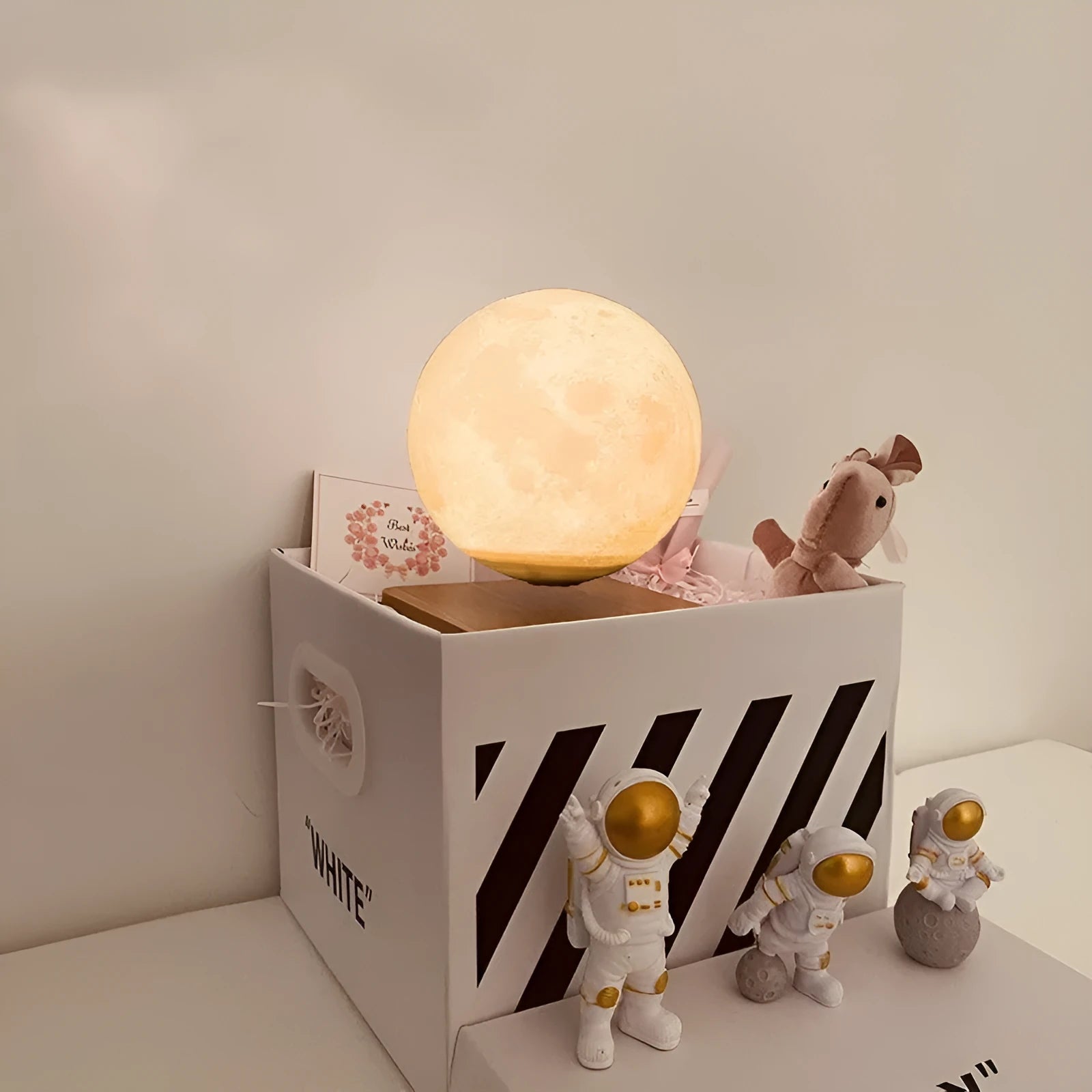 Maglev floating planet night light in a choice of colours with LED glow and USB cable.