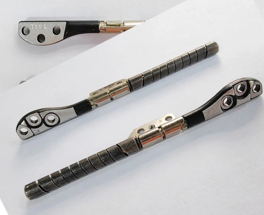 A1286 rotating screen shaft for 15-inch MacBook Pro repair in foam paper box.