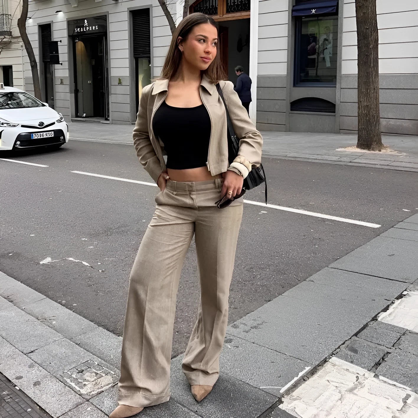Women's herringbone pattern casual suit with 3D effect and embroidery detailing