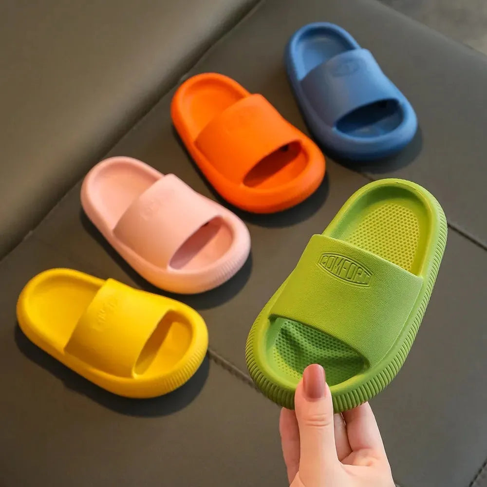 Children's EVA foam slippers in bright colours with non-slip soles