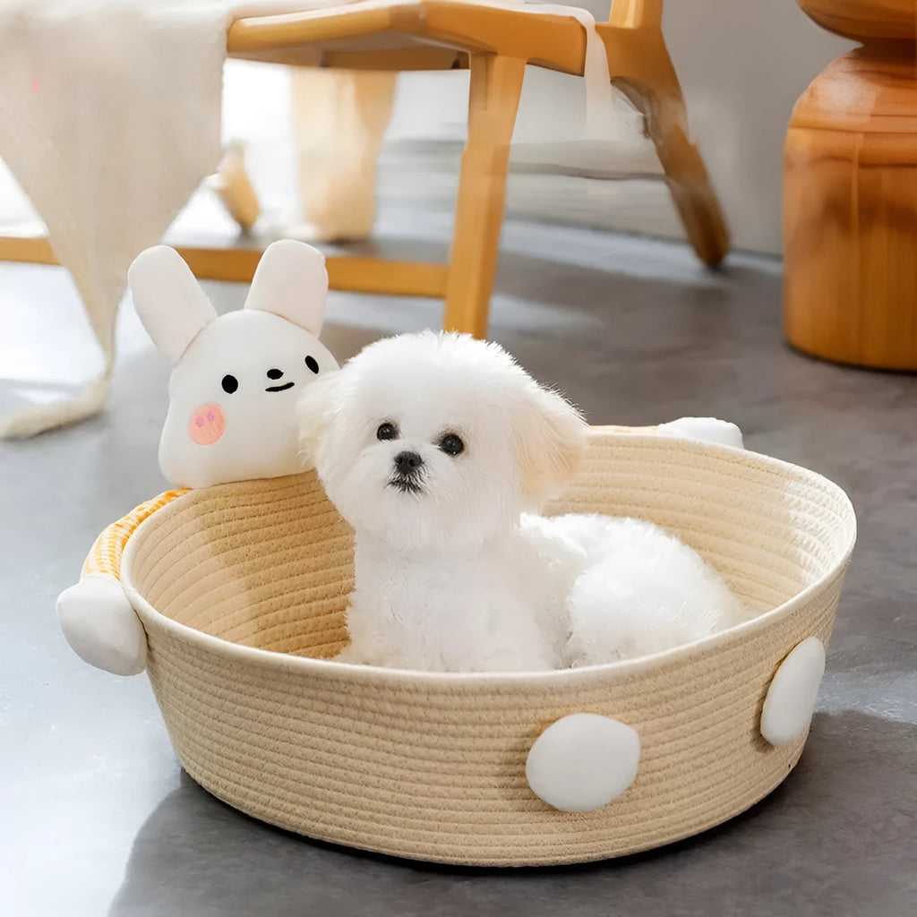Woven cotton rope cat bed basket with scratching surface in bear design