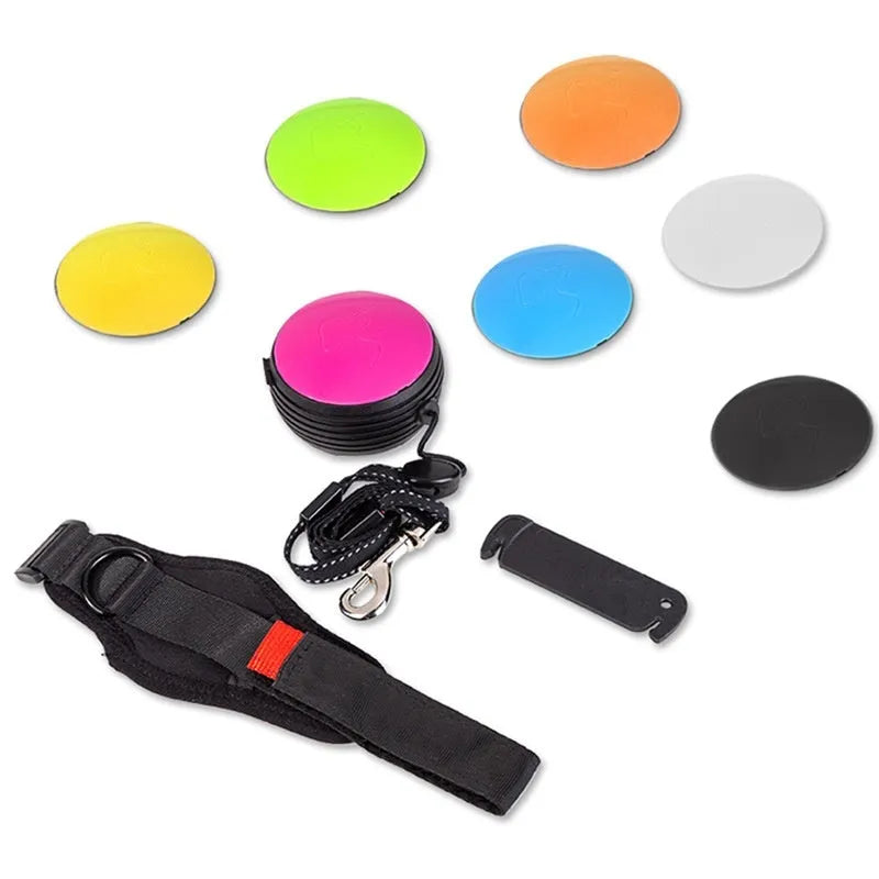 Retractable dog leash extended to 3 metres with automatic mechanism and nylon construction