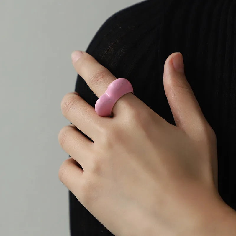 Heart-shaped zinc alloy enamel ring with three-dimensional detail in four colour options